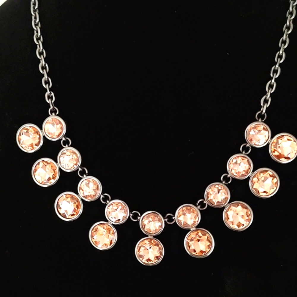 NWOT LOFT STATEMENT NECKLACE